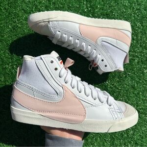 Nike Blazer Mid ‘77 Jumbo White / Atmosphere - Pink Oxford